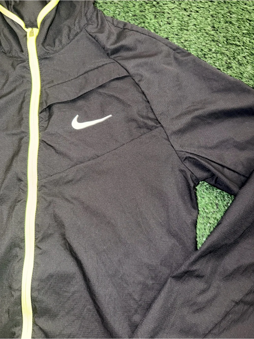 Nike Impossibly Light Women’s Running Jacket Black/Volt Size S
